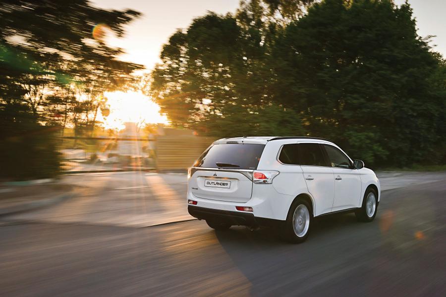  Mitsubishi Outlander 2015 года  (ZA) (фото 7 из 10)